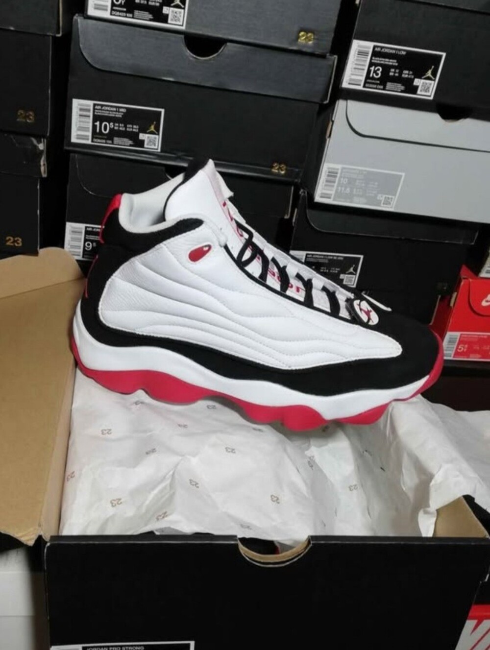 AIR JORDAN PRO STRONG 'CHICAGO' MEN'S US SIZE 13 BRAND NEW IN BOX